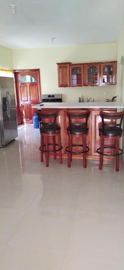 Royal Vybez Vacation Homes Spanish Town Buitenkant foto