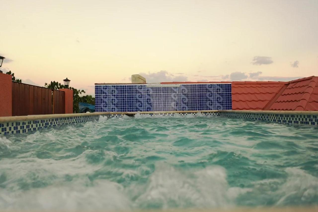 Royal Vybez Vacation Homes Spanish Town Buitenkant foto