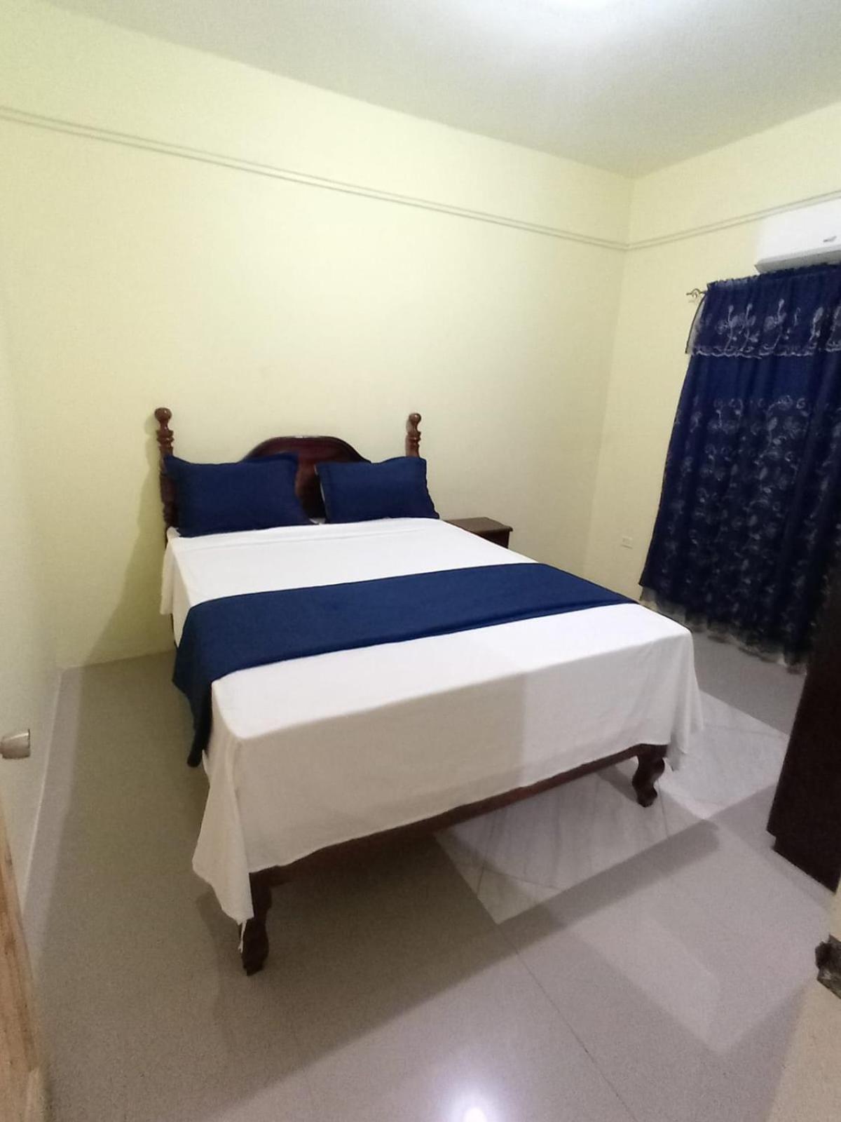 Royal Vybez Vacation Homes Spanish Town Buitenkant foto